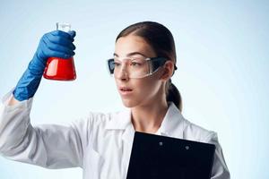 weiblich Labor Assistent Medizin Diagnose Forschung Biotechnologie Wissenschaft foto