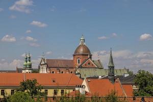 Aussicht von das alt Stadt, Dorf von Krakau im Polen auf ein Sommer- Tag von wawel Schloss foto