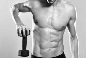 Mann mit ein gepumpt oben Torso Übung Muskel trainieren posieren foto