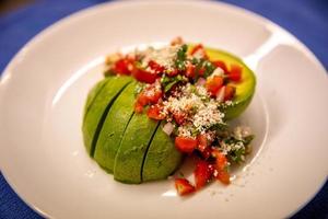 Avocado Salat mit Käse foto