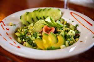 Avocado Gurke und Limette Salat foto