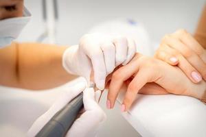 Maniküre entfernen alt Nagel Polieren foto