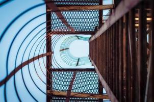 Blick auf Metalltreppen foto