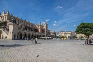 historisch alt Stadt, Dorf Platz im Krakau auf ein warm Sommer- Urlaub Tag foto