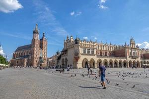 historisch alt Stadt, Dorf Platz im Krakau auf ein warm Sommer- Urlaub Tag foto