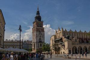 historisch alt Stadt, Dorf Platz im Krakau auf ein warm Sommer- Urlaub Tag foto