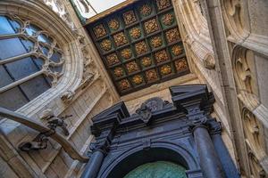 historisch Eingang zu das wawel Kathedrale von das königlich Schloss im Krakau, Polen foto