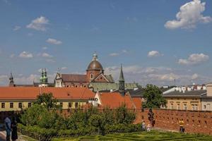 Aussicht von das alt Stadt, Dorf von Krakau im Polen auf ein Sommer- Tag von wawel Schloss foto