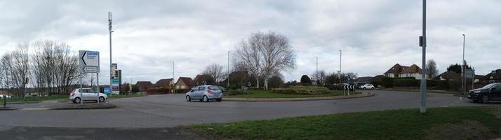 niedrig Winkel Aussicht von Innenstadt Stadt Center von britisch Stadt London Luton Stadt, Dorf von England Vereinigtes Königreich. das Bild war gefangen beim zentral Luton Stadt während ein kalt und wolkig Abend von 26. März 2023 foto