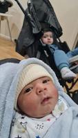 Neu geboren asiatisch Pakistan Baby Junge ist entspannend. er ist genannt Azlan Ahmed Schah, geboren auf 14. März 2023 beim Luton und dunstable Krankenhaus beim Luton England Vereinigtes Königreich. Bild gefangen auf 20. März 2023 foto