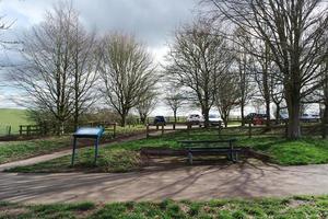 niedrig Winkel Aussicht von Innenstadt Stadt Center von britisch Stadt London Luton Stadt, Dorf von England Vereinigtes Königreich. das Bild war gefangen beim zentral Luton Stadt während ein kalt und wolkig Abend von 26. März 2023 foto