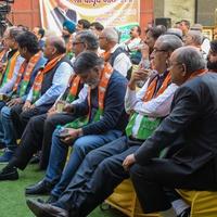 Delhi, Indien, März 02 2023 -bharatiya Janata Party - - bjp Fan während Mega Straße Show im Unterstützung von bjp Kandidat pankaj luthara zu Datei Nominierung Papiere voraus von mcd lokal Körper Wahlen 2022 foto