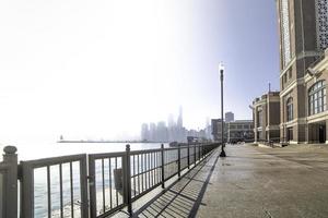 das Gehweg entlang Marine Seebrücke im Chicago. foto