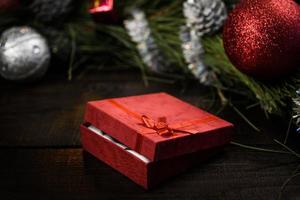 Weihnachtsgeschenk in der roten Box foto