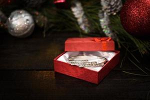 Weihnachtsgeschenk in der roten Box foto