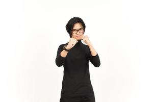 Stanzen Faust zu Kampf oder wütend von gut aussehend asiatisch Mann isoliert auf Weiß Hintergrund foto
