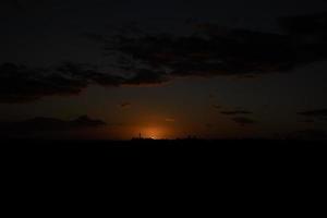 bunt Sonnenuntergang auf das Spanisch Insel von gran Canaria im das Maspalome Dünen foto