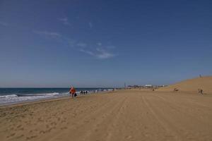 Sommer- Wüste Landschaft auf ein warm sonnig Tag von Maspalome Dünen auf das Spanisch Insel von gran Canaria foto