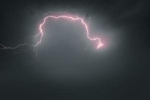 Blitz Gewitter Blitz Über das Nacht Himmel. Konzept auf Thema Wetter, Katastrophen foto