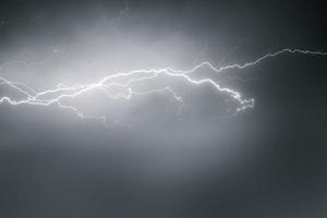 Blitz Gewitter Blitz Über das Nacht Himmel. Konzept auf Thema Wetter, Katastrophen foto