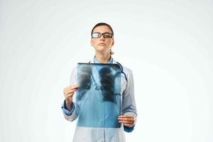 Krankenschwester suchen beim Röntgen Untersuchung geduldig Gesundheit foto