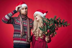 Mann und Frau Urlaub Weihnachten Dekoration Emotionen foto