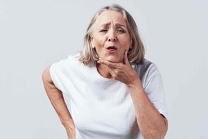 verärgert Alten Frau Gesundheit Probleme Schmerzen Behandlung foto