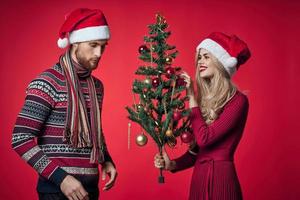 süß verheiratet Paar im Neu Jahr Kleider Urlaub Weihnachten Studio foto