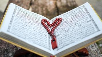 das edel Koran und tasbih foto