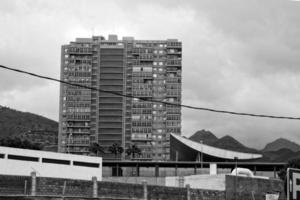 interessant bunt Urlaub Häuser im das Straßen von das Spanisch Stadt von sanca Cruz im Tenerife foto