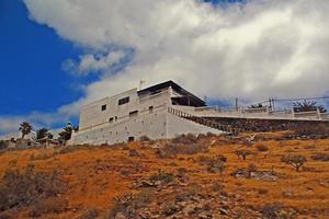 l Ruhe Sommer- wolkig Landschaft von das Spanisch Kanarienvogel Insel Lanzarote foto