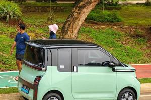 Jakarta, Indonesien im Juli 2022. das wuling Luft ev Auto hat Grün Farbe. foto
