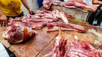 Schweinefleisch beim das tondano traditionell Markt foto