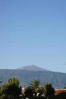 Landschaft von das Spanisch Insel von Tenerife mit das teide Vulkan im das Hintergrund foto