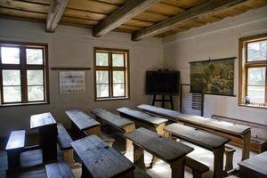 historisch Innenräume von ein alt Dorf Schule im Polen foto
