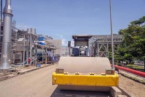 Land Schaber und vibrieren Walze das schwer Ausrüstung zum Vorbehandlung Straße Konstruktion. das Foto ist geeignet zu verwenden zum Industrie Hintergrund Fotografie, Leistung Pflanze Poster und Elektrizität