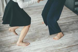 zwei Frauen tanzen foto