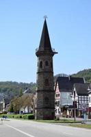 Main Straße mit das Fähre Turm, Fahrturm, hatzenport ein der Mosel foto