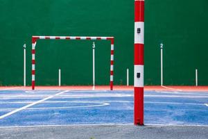 altes Straßenfußballtor Sportgerät foto