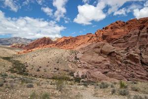 Wandern Weg durch das rot Felsen im das Mojave Wüste im las Vegas, Nevada foto