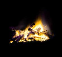 Feuer Flamme isolieren auf schwarz Hintergrund. brennen Flammen, abstrakt Textur. Kunst Design zum Feuer Muster, Flamme Textur. foto