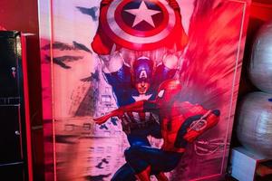 Kapitän Amerika mit Spinne Mann Poster im Kinder abspielen Zimmer. foto