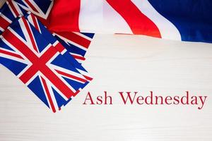 Asche Mittwoch. britisch Ferien Konzept. Urlaub im vereinigt Königreich. großartig Großbritannien Flagge Hintergrund. foto