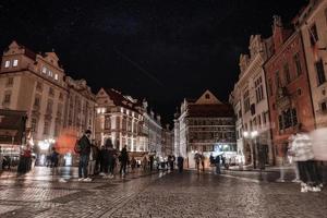 das alt Stadt, Dorf Platz von Prag - - einer von das Main touristisch Flecken im das Stadt. foto