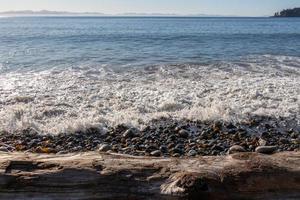 Aussicht von das felsig Strand beim Französisch Strand Provinz Park foto