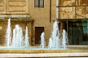 Brunnen im Saragossa, Spanien im das alt Stadt, Dorf foto