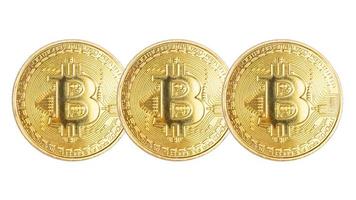 Goldmünzen Bitcoin lokalisiert auf weißem Hintergrund foto