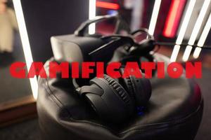 Gamification Konzept. Fachmann Kopfhörer mit Mikrofon und vr Brille zum Video Spiele und Cyber Sport auf Hintergrund. foto