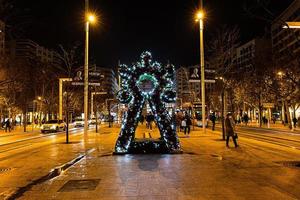 Original Weihnachten Erleuchtung beim Nacht im das Spanisch Stadt von Saragossa foto