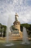 groß Grün Park im Saragossa Spanien auf ein warm sonnig Tag Achtung Punkt foto